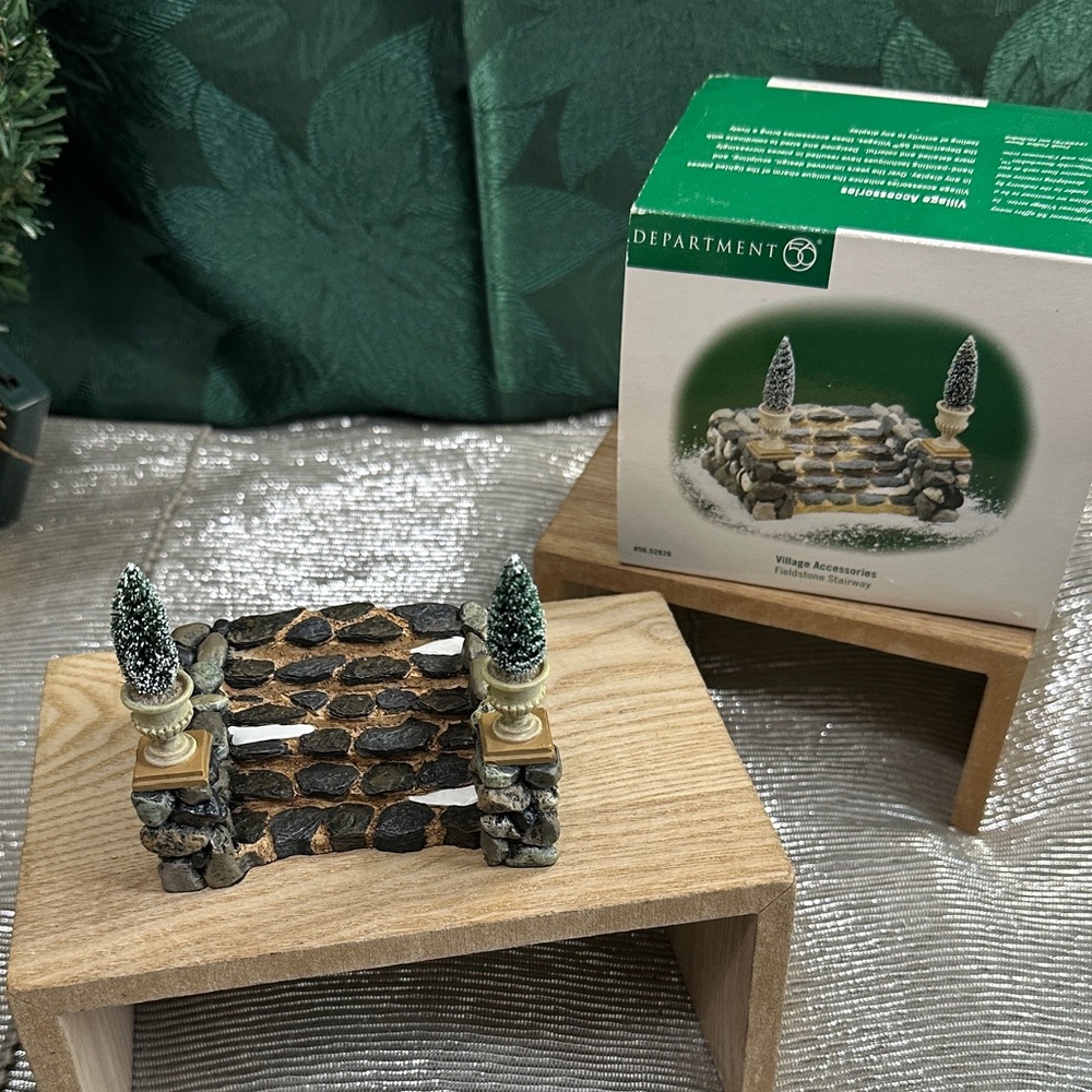 Department 56 Fieldstone Stairway Bridge‎